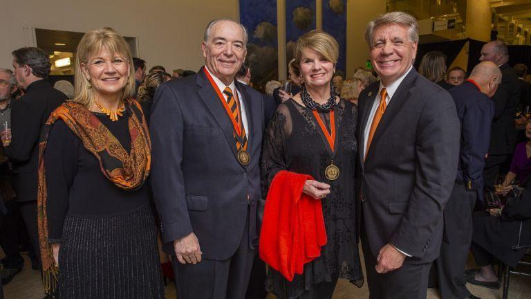 Jean and Chris Callahan with former President Donald DeRosa and former First Lady Karen DeRosa at the Jan. 25, 2020 Distinguished 校友 Awards