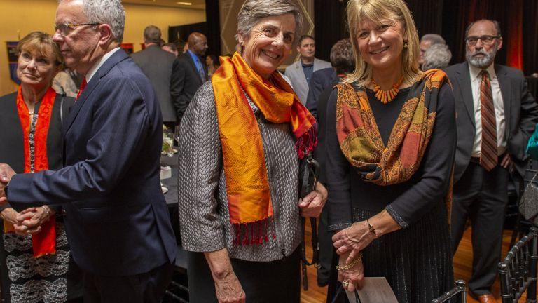吉恩·卡拉汉 with Provost Maria Pallavicini at the 2020 Distinguished 校友 Awards