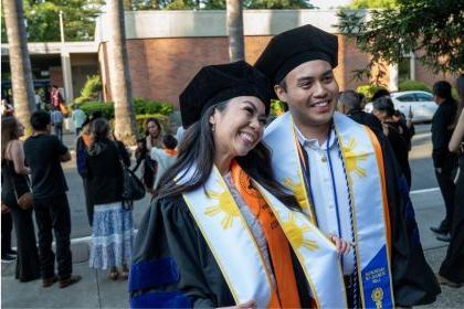 Darrin Baluyot ’23 and Janize Sarmiento ’23 celebrate their graduation at McGeorge School of 法律’s Annual Unity Graduation in 2023.